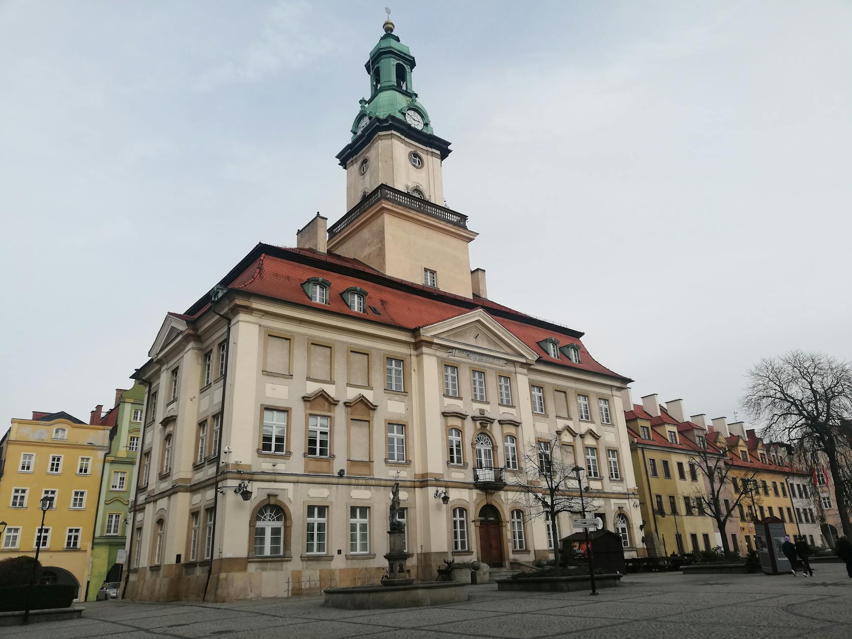Zielone Świątki w Karkonoszach: Tradycje i miejskie świętowanie